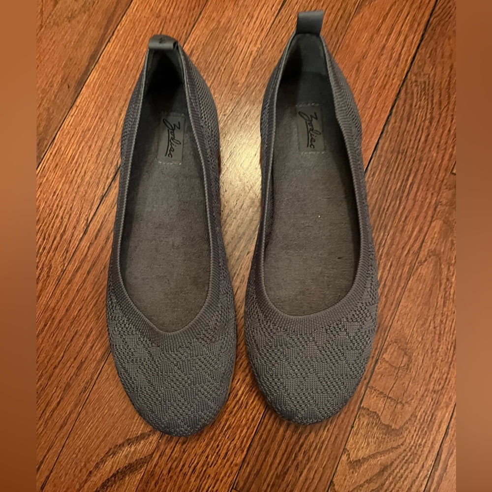 Zodiac grey crochet ballet flats, size 7